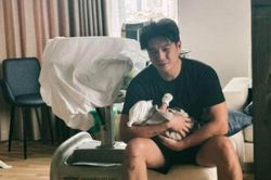 Ngô Thanh Vân reo lên khi thấy ái nữ có mũi cao tự nhiên, Huy Trần kém sắc, giảm vài cân chỉ sau 1 tuần trông con