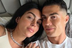 Nhẫn cầu hôn của Ronaldo tạo nên cơn sốt