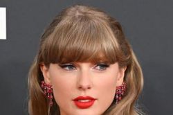 Taylor Swift bất ngờ công bố album thứ 12 'The Life of a Showgirl'