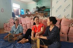 Người phụ nữ khuyết tật giàu lòng nhân ái