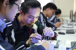 Bán dẫn không dành cho tất cả, cha mẹ đừng 'bắt trend' hướng nghiệp vội cho con