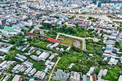 Những 'đốm da beo' giữa lòng đô thị
