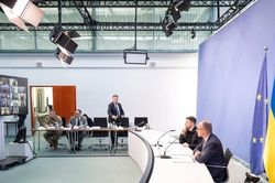 Tổng thống Mỹ nói về 'hậu quả nghiêm trọng', nhưng hy vọng cuộc gặp với ông Putin sẽ 'tốt đẹp'
