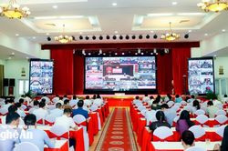 Lãnh đạo toàn diện, thúc đẩy chuyển đổi số trong công tác Đảng