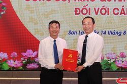 Hội nghị công bố và trao quyết định nghỉ hưu đối với cán bộ