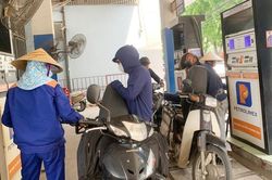 Giá xăng bất ngờ giảm sau 2 lần tăng, RON95 còn 19.884 đồng/lít