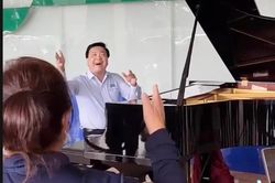 Bất ngờ với clip 'bác sĩ đàn, bệnh nhân ung thư hát'