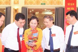 Tiếp tục xây dựng đội ngũ cán bộ, cấp ủy viên có phẩm chất, năng lực, uy tín, ngang tầm nhiệm vụ