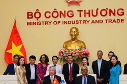 ADB hỗ trợ Việt Nam chuyển đổi năng lượng, phát triển năng lượng xanh