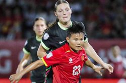 Việt Nam ngược dòng bất thành, thua sát nút Australia tại bán kết AFF Cup nữ 2025