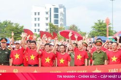 Tự hào 'Cùng Việt Nam tiến bước'