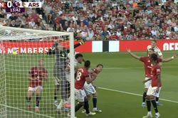 TRANH CÃI: MU đã phải nhận bàn thua oan ức trước Arsenal?
