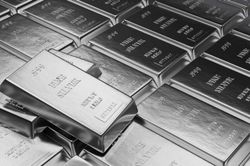 Giá bạc tăng vọt, đồng đô la đang mất giá trị?
