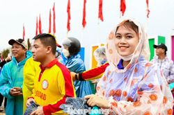 Bạn trẻ Đà Nẵng đội mưa ra quân 'Ngày Chủ nhật xanh'