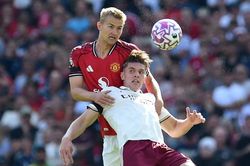 De Ligt khiến 'bom tấn' Gyokeres tắt điện