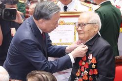 Tổng Bí thư chủ trì buổi gặp mặt các đồng chí nguyên lãnh đạo Đảng, Nhà nước