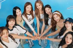 10 năm sau 'debut', Twice tiếp tục lập thành công lịch sử trên BXH Billboard