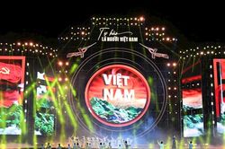Tinh thần đoàn kết dân tộc lan tỏa trong chương trình nghệ thuật 'Tự hào là người Việt Nam'