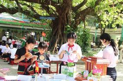 Ấm lòng tủ sách dùng chung