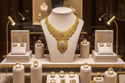 Giá vàng chiều nay 19/8/2025: Vàng SJC giữ đỉnh 125 triệu đồng/lượng, vàng thế giới theo sau