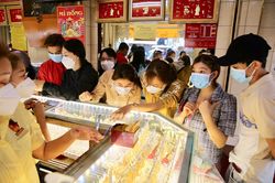 Giá vàng chiều nay 19/8: Trong nước cao hơn thế giới 18,4 triệu