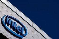 Bloomberg: Chính phủ Mỹ cân nhắc nắm 10% cổ phần Intel