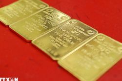 Giá vàng chiều 20/8 tiếp tục neo ở mức cao
