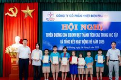 PPC khen thưởng các cháu đạt thành tích cao trong học tập