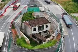 Cái kết của ngôi nhà lọt thỏm giữa cao tốc do chủ chê tiền đền bù