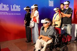 Những vị khách đặc biệt trong chuyến 'xuyên không' trở về thời khắc thiêng liêng