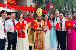 Dàn nghệ sĩ hào hứng tham gia Tổng hợp luyện diễu binh, diễu hành lần thứ nhất