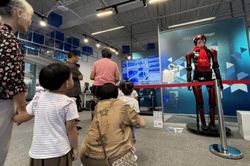 Cuộc đua AI của Trung Quốc nóng lên với robot hình người và trợ cấp hàng tỷ nhân dân tệ