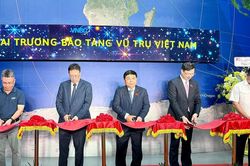 Phát triển vệ tinh quan sát Trái đất tầm thấp 'Made in Vietnam'