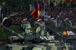 Dàn khí tài uy nghiêm, hùng dũng diễu hành qua Quảng trường Ba Đình