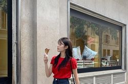 Gợi ý 4 kiểu áo mùa thu mix quần jeans chuẩn phong cách