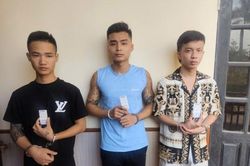 Bắt quả tang nhóm đối tượng 'bay lắc' trong quán karaoke