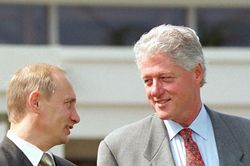 Mỹ tiết lộ tài liệu về việc Clinton sẵn sàng xem xét việc Nga gia nhập NATO