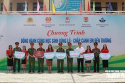 Gần 5 tỷ đồng hỗ trợ học sinh Nghệ An bị ảnh hưởng bão số 3
