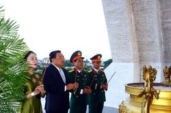 Lãnh đạo tỉnh viếng Nghĩa trang liệt sĩ tỉnh tại Cà Đú (xã Xuân Hải)