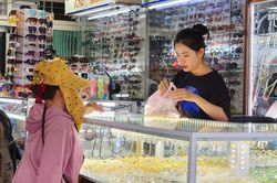 Giá vàng chiều nay 23/8: Giá vàng miếng và vàng nhẫn tăng kỷ lục, vàng thế giới leo dốc thẳng đứng
