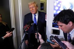Tổng thống Trump xác nhận Chính phủ Mỹ sẽ mua 10% cổ phần Intel