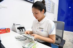 Ngân hàng Nhà nước bán USD can thiệp, tỷ giá sẽ 'bớt nóng'?