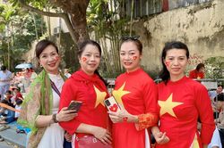 Người dân hào hứng đón xem hợp luyện diễu binh, diễu hành lần 2