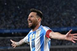 Top 10 ngôi sao đoạt 'Cầu thủ xuất sắc nhất trận': Messi gần gấp đôi Cristiano Ronaldo!