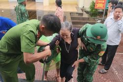 Hà Tĩnh sơ tán hàng ngàn hộ dân tránh bão