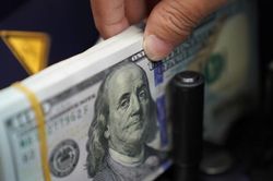 Đồng đô la lao dốc sau tín hiệu cắt giảm lãi suất từ Powell