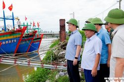 Bí thư Tỉnh ủy Nghệ An Nguyễn Đức Trung kiểm tra, chỉ đạo công tác ứng phó bão số 5