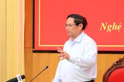Thủ tướng Phạm Minh Chính có mặt tại Sở Chỉ huy tiền phương ở Nghệ An trực tiếp chỉ đạo ứng phó bão số 5