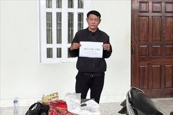 Quảng Ngãi: Bắt đối tượng vận chuyển 1kg ma túy tổng hợp dạng đá