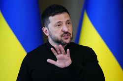 Tổng thống Ukraine tuyên bố tấn công tầm xa vào Nga bằng vũ khí sản xuất trong nước